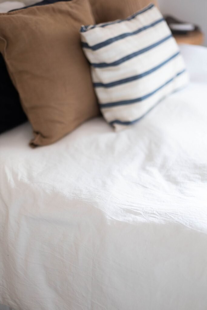 Linge de lit de qualité hôtelière pour une location courte durée en Normandie